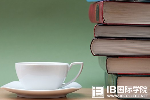 IB英语积累：“住酒店”的英文难道不是“live in hotel”？