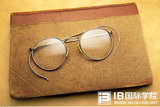 IB英语：in, on, to 表示方位时的区别