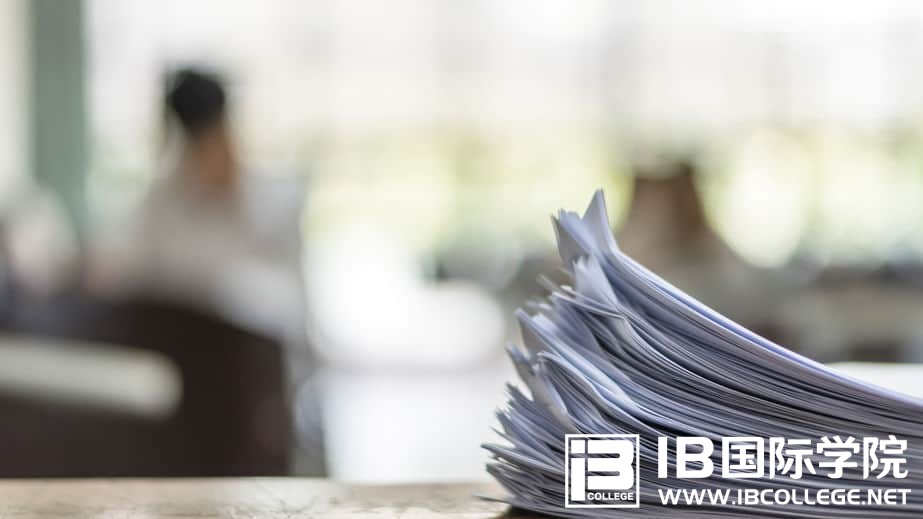 IB物理题目中发现解题的隐含条件